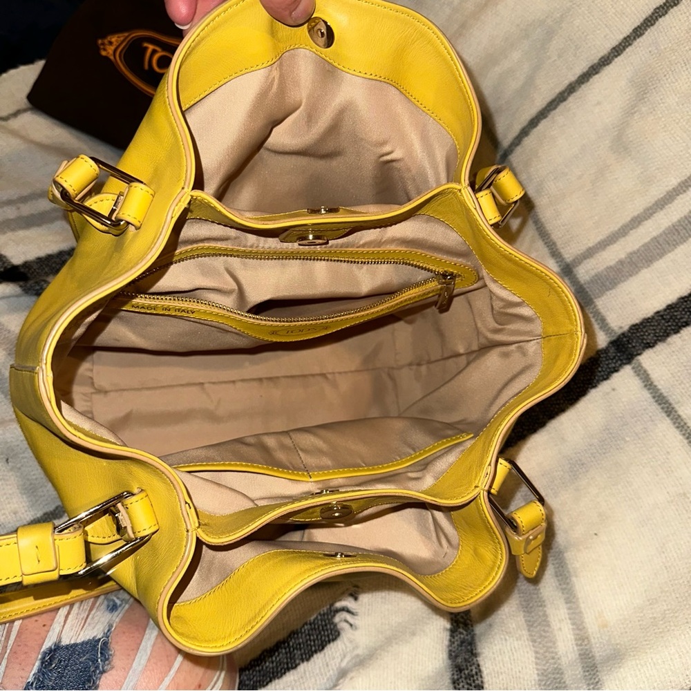 TOD’S Calfskin & Patent Leather Bucket Tote - Picture 8 of 12